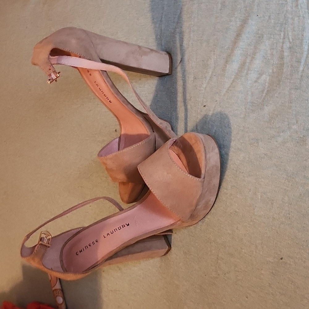 High heels - Picture 2 of 2